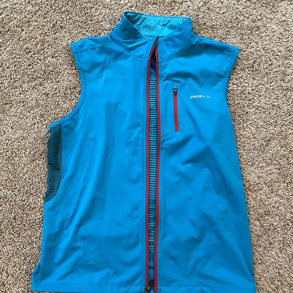 Patagonia Men's lightweight softshell vest -medium